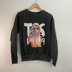 Taylor Swift 1989 Graphic Crewneck‎ Sweatshirt Gray Women’s Small